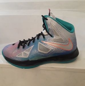 Mens high top tennis shoes.